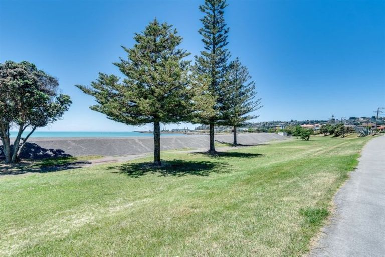 Photo of property in 42 Charles Street, Westshore, Napier, 4110