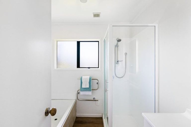 Photo of property in 45 Darren Crescent, Half Moon Bay, Auckland, 2012