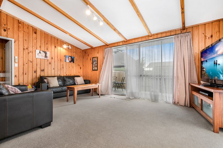 Photo of property in 67b Manuroa Road, Takanini, 2112