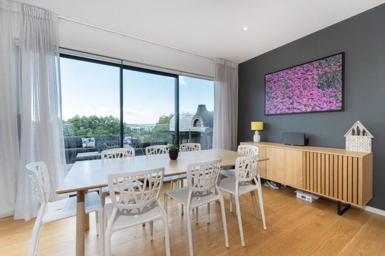 Photo of property in 50 Parr Terrace, Castor Bay, Auckland, 0620
