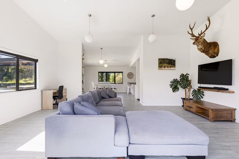 Photo of property in 92 Lisland Drive, Kinloch, Taupo, 3377