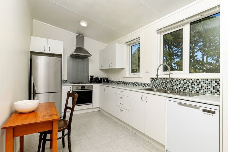 Photo of property in 47 Newington Road, Henderson, Auckland, 0612