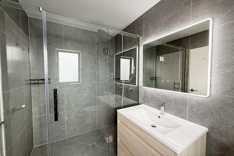 Photo of property in 52a Crestview Rise, Papakura, 2110