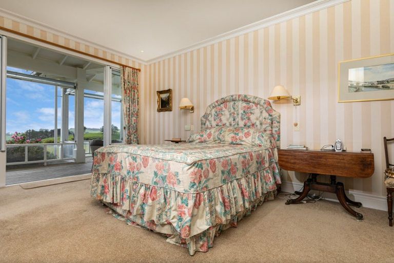 Photo of property in 38 Kaipara View Road, Helensville, 0875