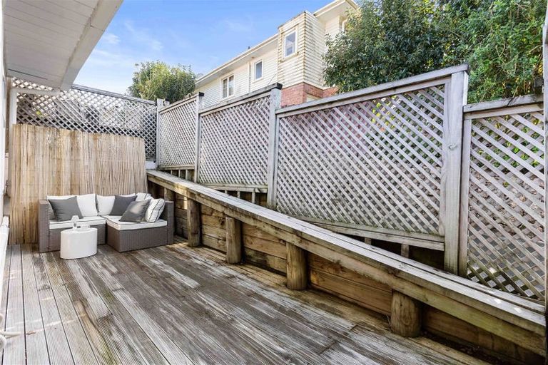 Photo of property in 1/23 Lake Road, Northcote, Auckland, 0627