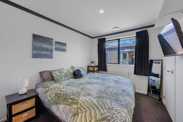 Photo of property in 10 Jack Young Place, Albert Town, Wanaka, 9305