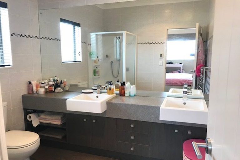 Photo of property in 10 Oak Bark Drive, Schnapper Rock, Auckland, 0632