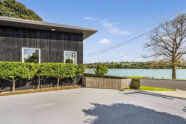 Photo of property in 12b Chapman Road, Te Atatu Peninsula, Auckland, 0610