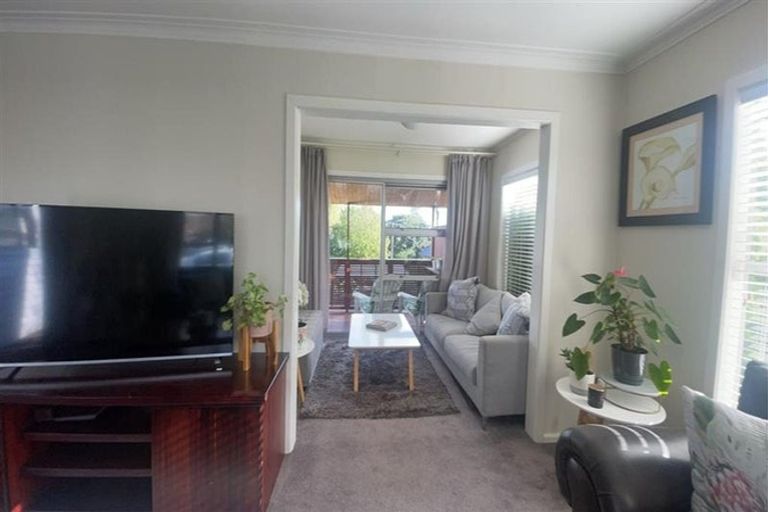 Photo of property in 17 Trafalgar Road, Milford, Auckland, 0620