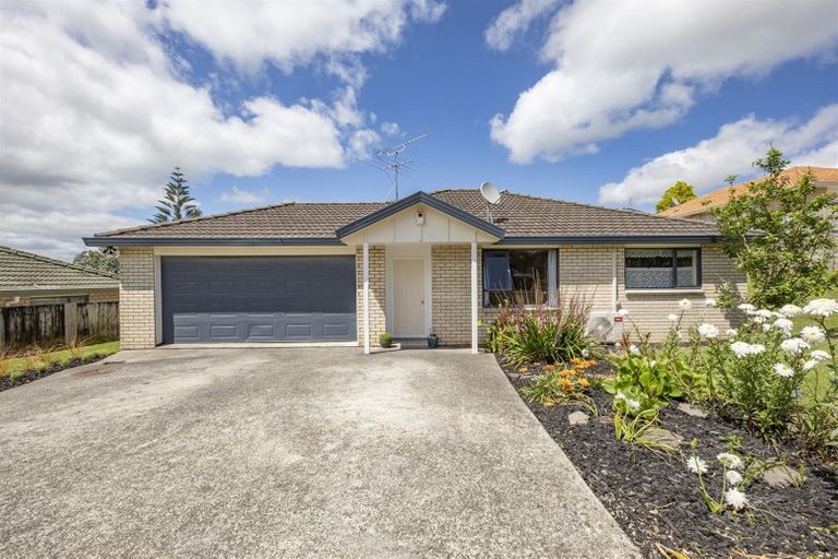 Photo of property in 22 Piriti Place, Weymouth, Auckland, 2103