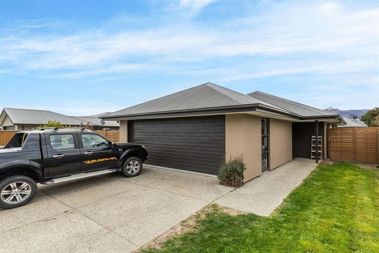 Photo of property in 13 Judge And Jury Drive, Lake Hayes, Queenstown, 9304