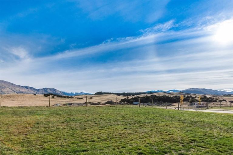 Photo of property in 59 Mount Nicholas Avenue, Wanaka, 9305