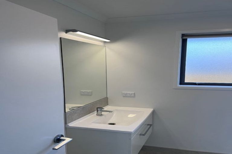 Photo of property in 5 Te Paahi Avenue, Waiuku, 2123