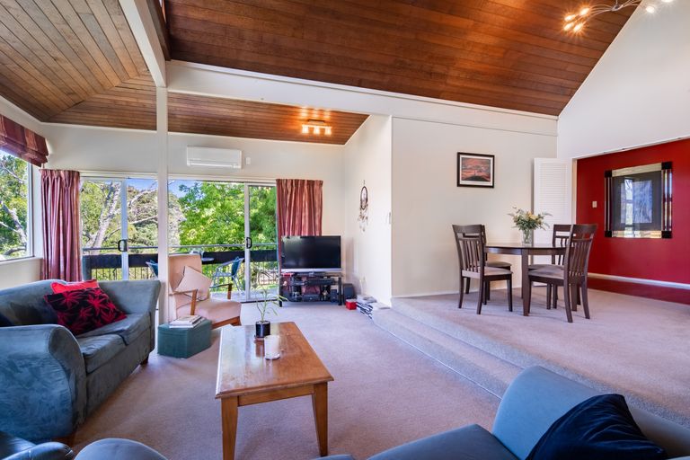 Photo of property in 212 Golf Road, Titirangi, Auckland, 0604