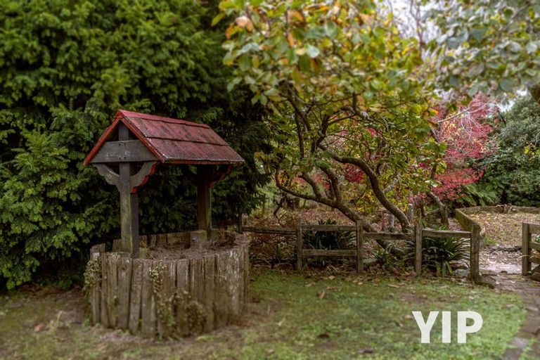 Photo of property in 6 Lyndhurst Road, Tawa, Wellington, 5028