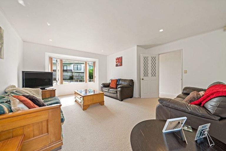 Photo of property in 5 Tokay Place, Huapai, Kumeu, 0810