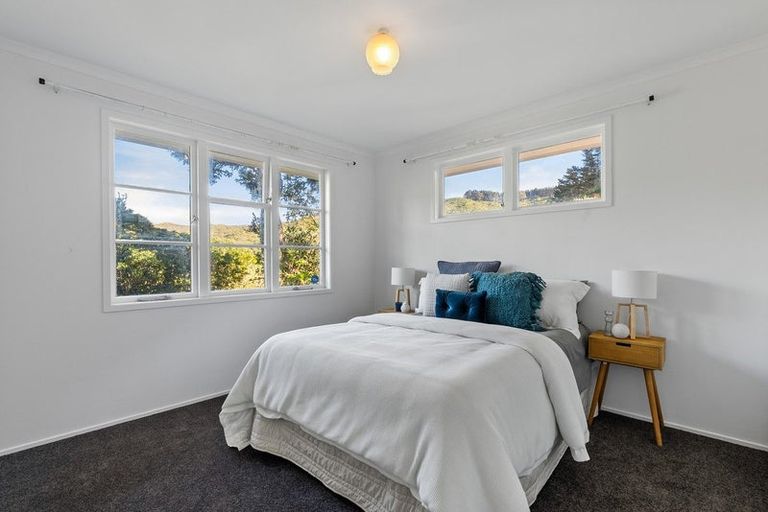 Photo of property in 10 Tui Terrace, Tawa, Wellington, 5028