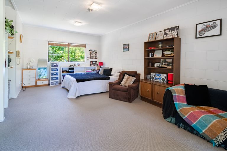 Photo of property in 212 Golf Road, Titirangi, Auckland, 0604