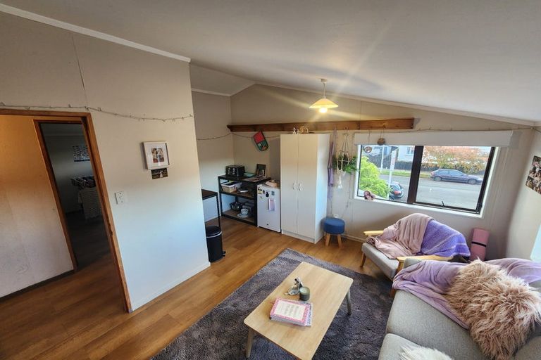 Photo of property in 8 Chelwood Street, Takaro, Palmerston North, 4412