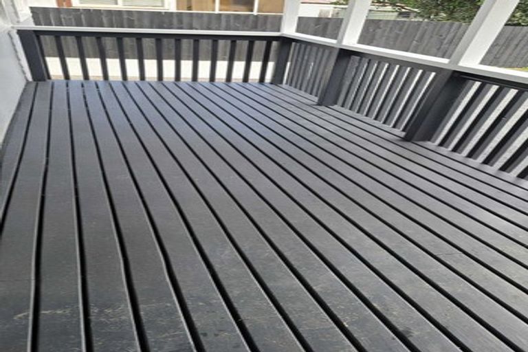 Photo of property in 1 Coburg Street, Henderson, Auckland, 0612