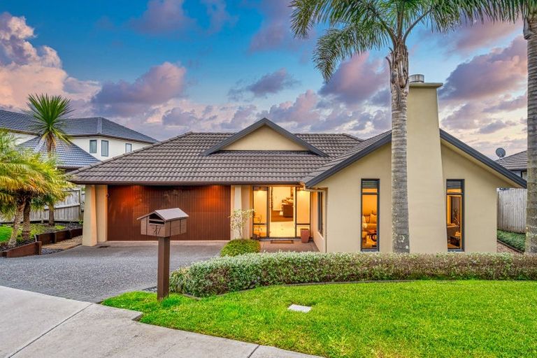 Photo of property in 27 Lansell Drive, East Tamaki Heights, Auckland, 2016