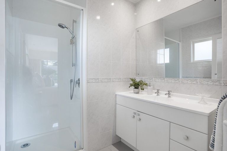 Photo of property in 11 Northgrove Avenue, Hillcrest, Auckland, 0627