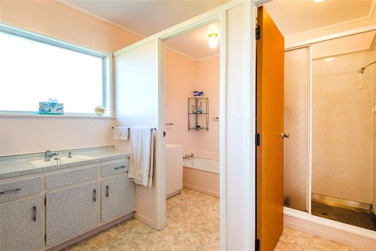 Photo of property in 33a Forrest Hill Road, Milford, Auckland, 0620