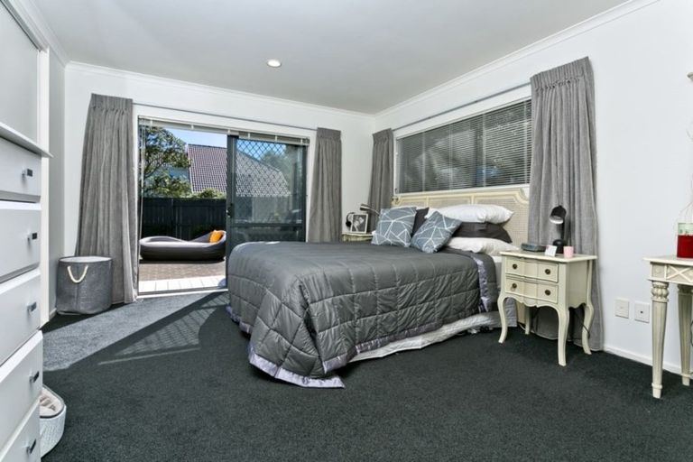 Photo of property in 15 Thornbill Rise, Unsworth Heights, Auckland, 0632