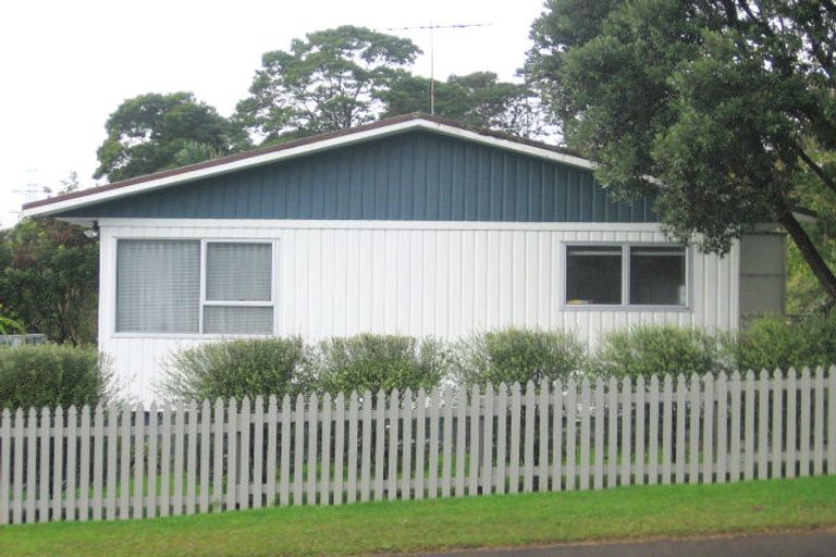 Photo of property in 42 Reynella Drive, Massey, Auckland, 0614