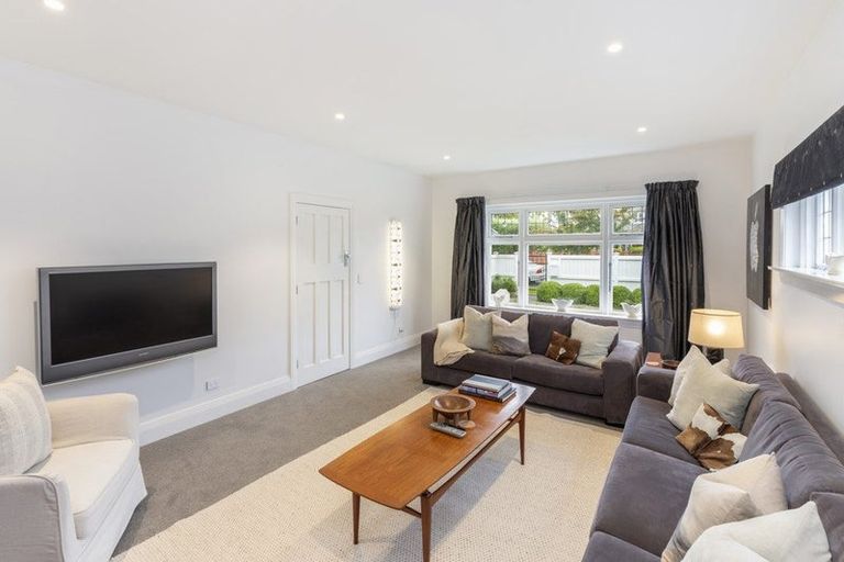 Photo of property in 111 Saint Andrews Square, Strowan, Christchurch, 8052