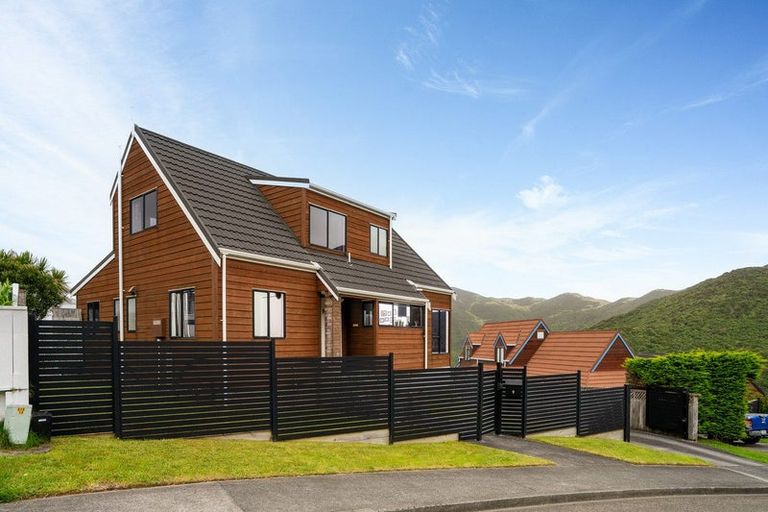 Photo of property in 9 Kapil Grove, Khandallah, Wellington, 6035
