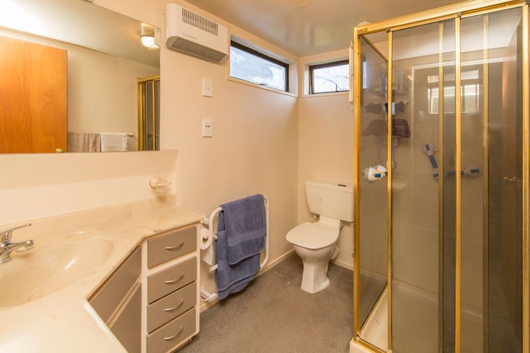 Photo of property in 2 Kent Lodge Avenue, Avonhead, Christchurch, 8042