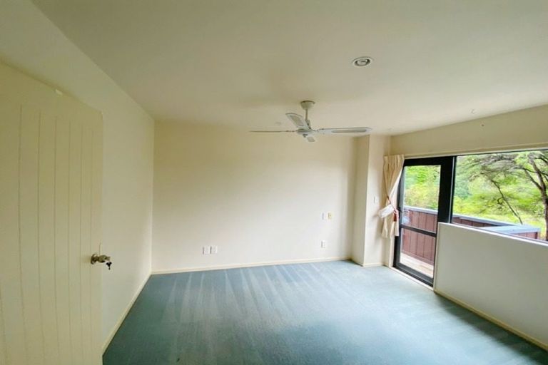 Photo of property in 12 Springwater Vale, Unsworth Heights, Auckland, 0632