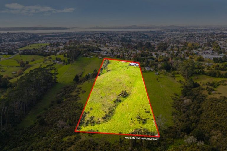 Photo of property in 458 Don Buck Road, Massey, Auckland, 0614