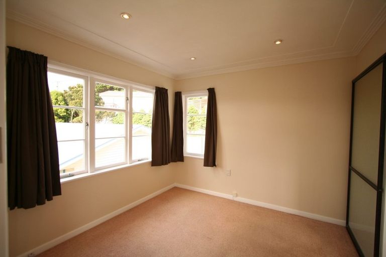 Photo of property in 49 Lyndfield Lane, Newlands, Wellington, 6037