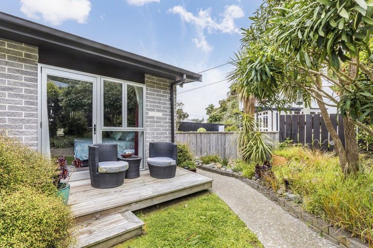 Photo of property in 14a Ferry Street, Seatoun, Wellington, 6022