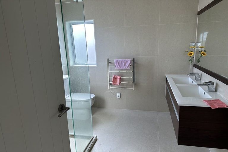 Photo of property in 24 Mulroy Place, Pinehill, Auckland, 0632