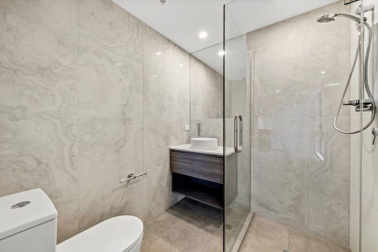 Photo of property in Proximity Apartment Hotel, 804/172u Thorndon Quay, Pipitea, Wellington, 6011