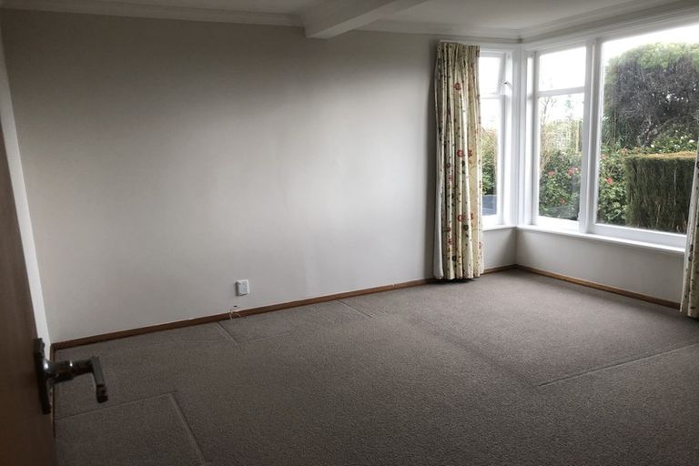 Photo of property in 54 Horokiwi Road West, Newlands, Wellington, 6037