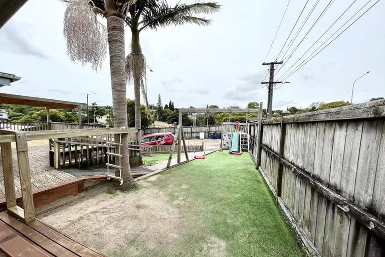 Photo of property in 5 Trengove Place, West Harbour, Auckland, 0618