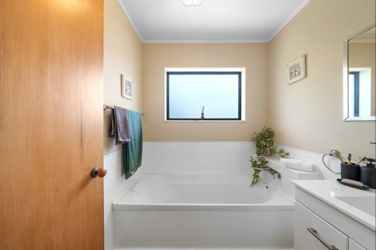 Photo of property in 5 Whakapaki Street, Urenui, 4375