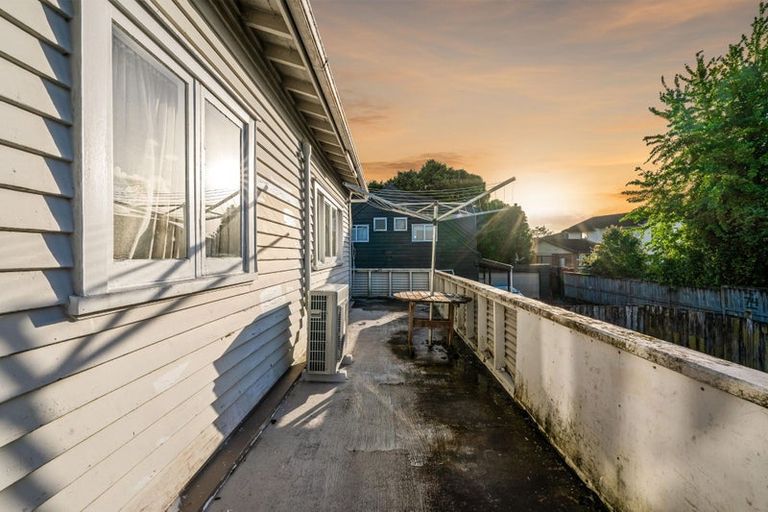 Photo of property in 72 Don Buck Road, Massey, Auckland, 0614