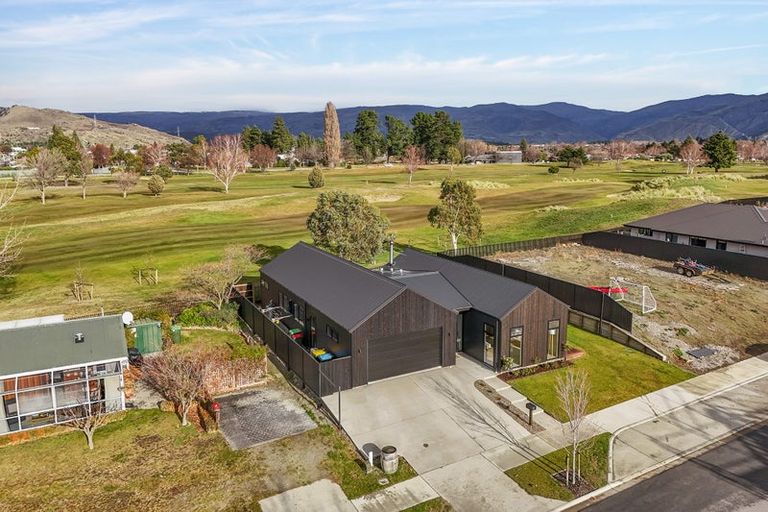 Photo of property in 37 Wallis Drive, Cromwell, 9310