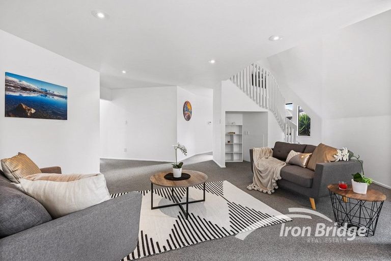 Photo of property in 41 Hewlett Road, Massey, Auckland, 0614