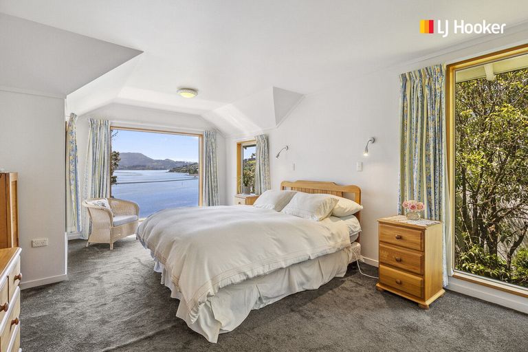 Photo of property in 33 Marine Parade, Macandrew Bay, Dunedin, 9014