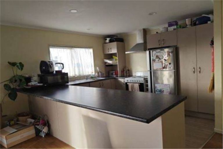 Photo of property in 19 Hercules Drive, Henderson, Auckland, 0612