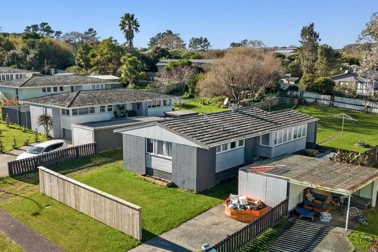 Photo of property in 9 Totara Street, Waiuku, 2123