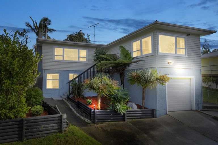 Photo of property in 19 Kashmir Road, Glen Eden, Auckland, 0602