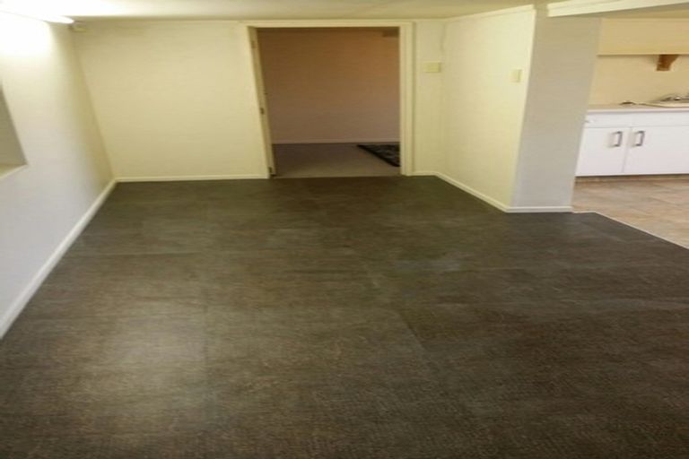 Photo of property in 13 Valley View Road, Glenfield, Auckland, 0629