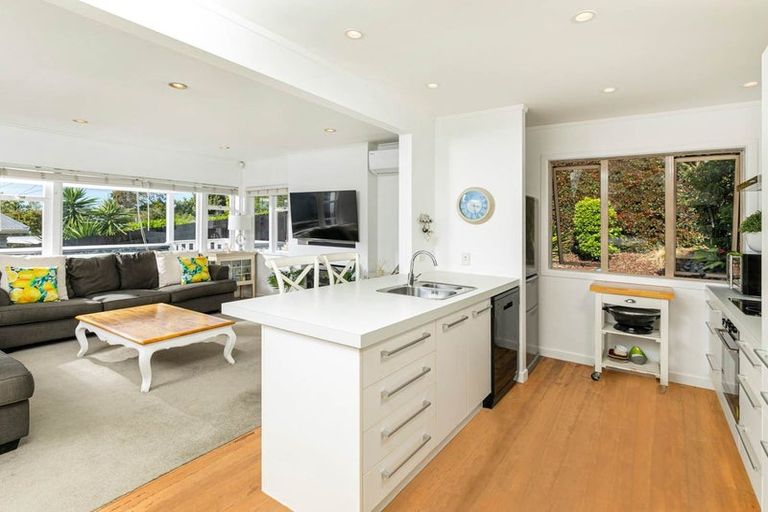 Photo of property in 109 Browns Bay Road, Browns Bay, Auckland, 0630